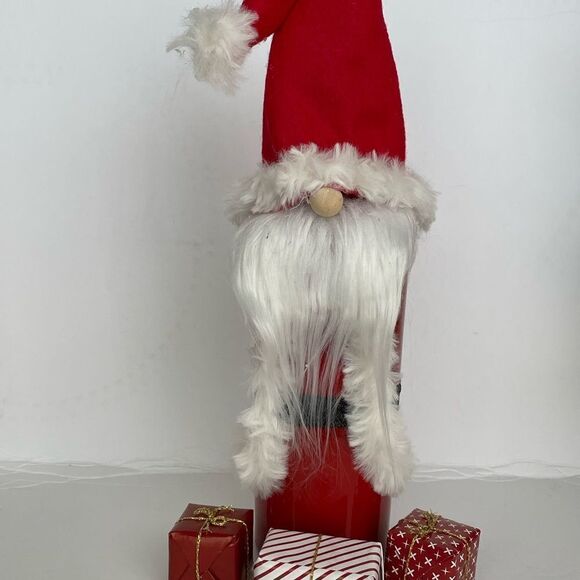 451 - WINE BOTTLE SANTA GNOME IN RED AND WHITE - Picture 1 of 3